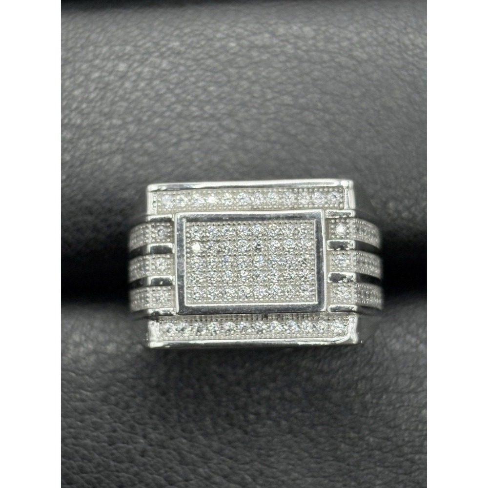 New Condition Sterling Silver Cubic Zirconia Gents Ring Size 9 4.6 Grams F24